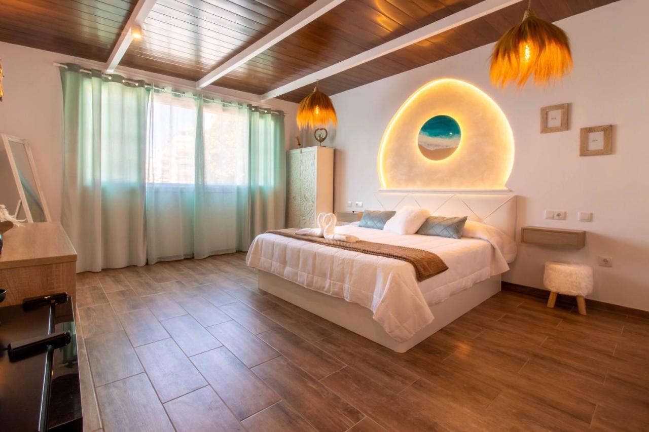 Room In Guest Room - Private Room In The Fishing Port Of マルベーリャ エクステリア 写真
